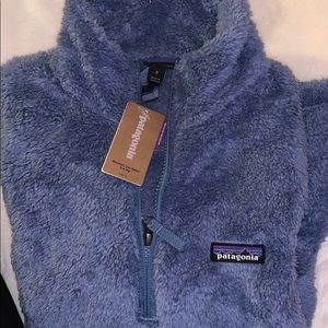 Brand new women’s blue fuzzy Patagonia pullover
